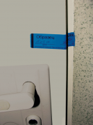 Номерные пломбы-наклейки СКР1® опечатывание дверей