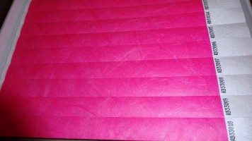 Контрольные бумажные браслеты неон розовый